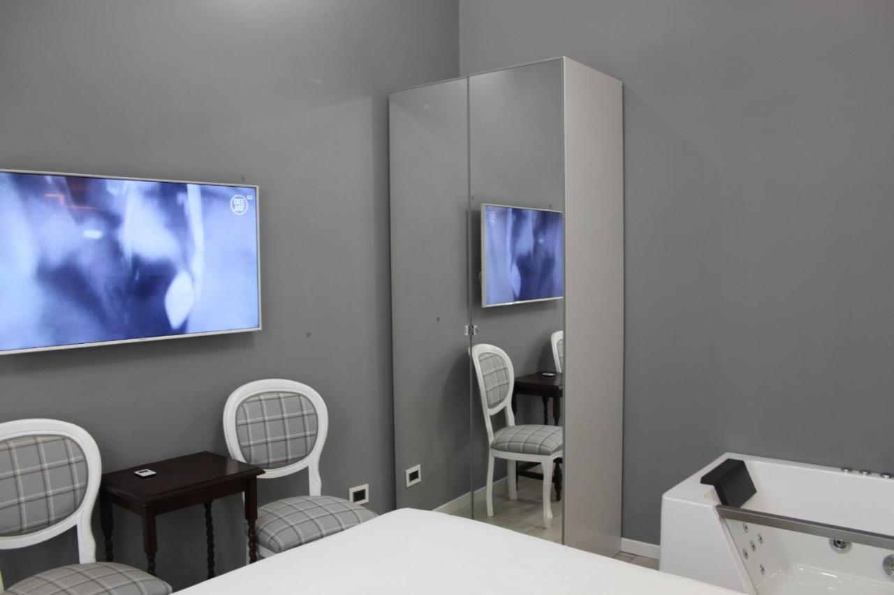 Jacuzzi Apartament By Parmacentro B&B Экстерьер фото