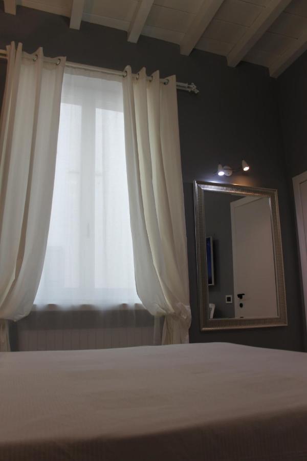 Jacuzzi Apartament By Parmacentro B&B Экстерьер фото