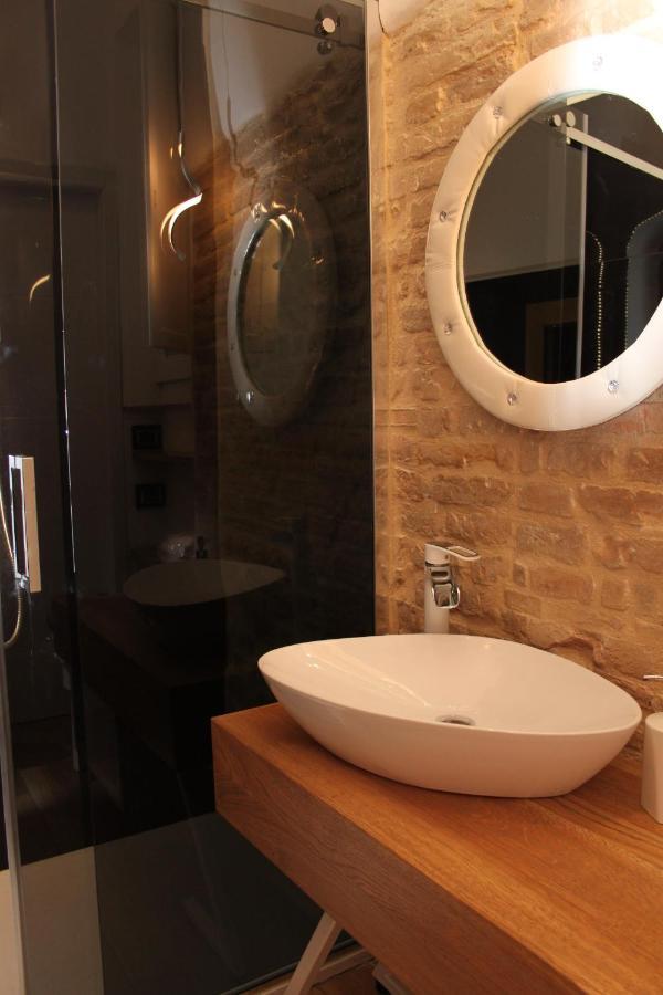 Jacuzzi Apartament By Parmacentro B&B Экстерьер фото
